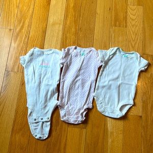 Lot of 3 Carter's Baby Girl's Short Sleeve Oneises Size 3 Months